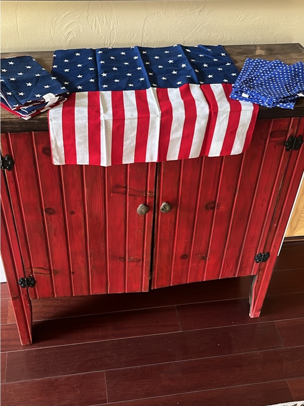 Source Unknown Red White Blue American Flag Table linens & Napkins/decor